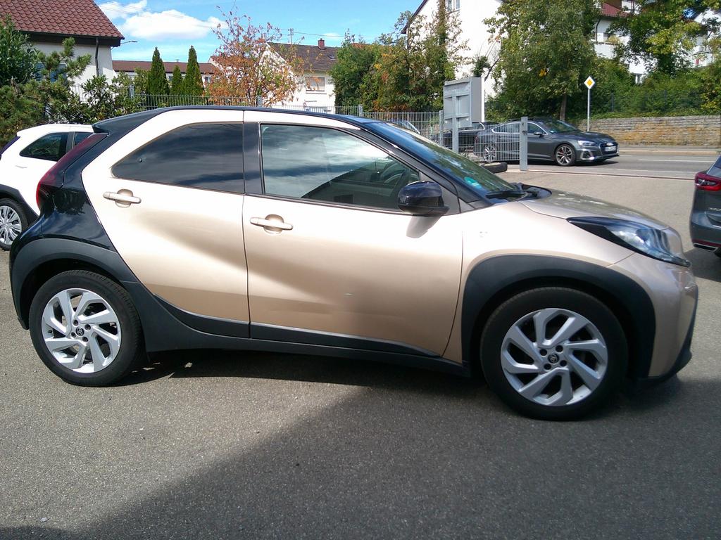 Toyota AYGO (X) 2022 г. Серебристый, пробег 56000 км