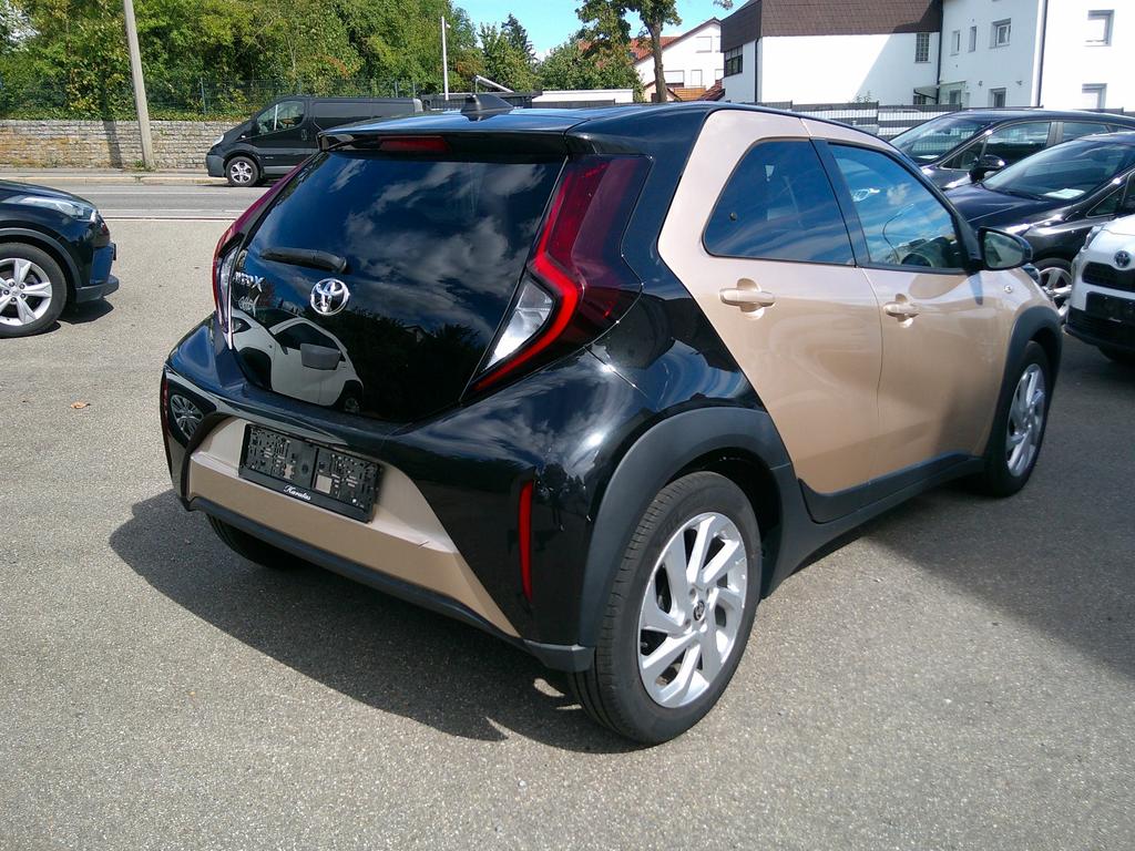 Toyota AYGO (X) 2022 г. Серебристый, пробег 56000 км