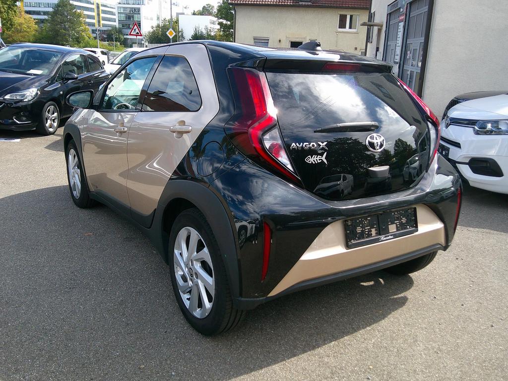 Toyota AYGO (X) 2022 г. Серебристый, пробег 56000 км