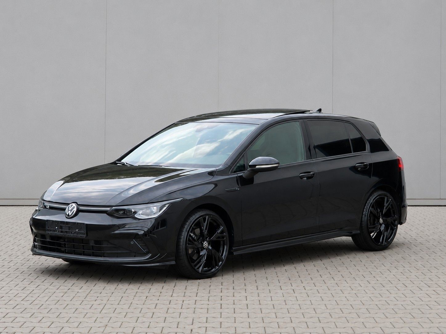Volkswagen Golf 2024 г. Чёрный, пробег 45600 км