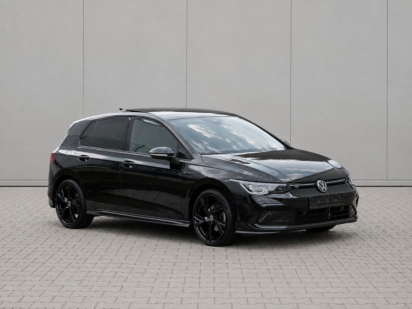 Volkswagen Golf 2024 г. Чёрный, пробег 45600 км
