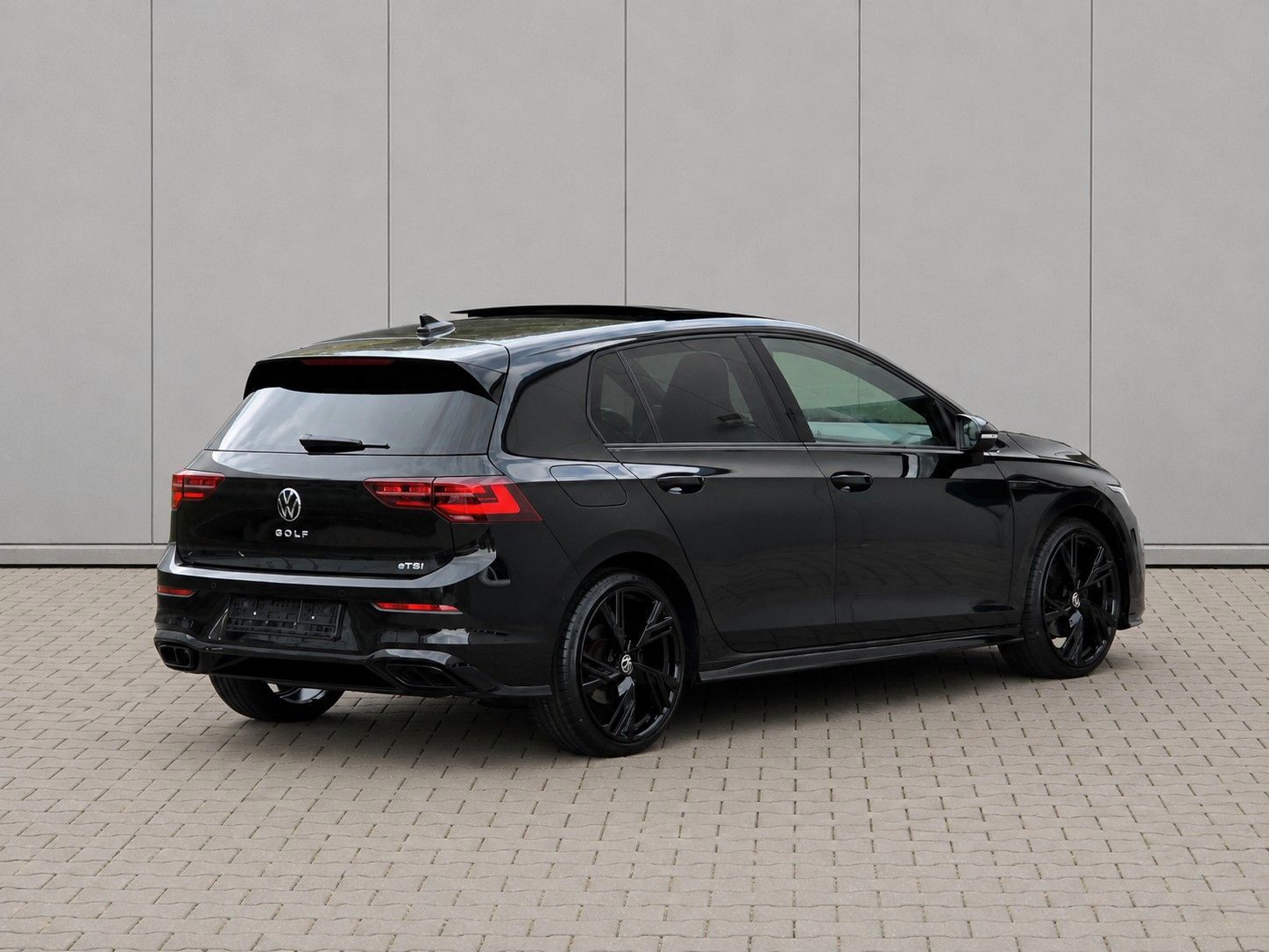 Volkswagen Golf 2024 г. Чёрный, пробег 45600 км