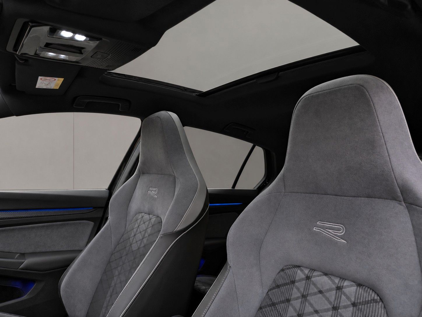 Volkswagen Golf 2024 г. Чёрный, пробег 45600 км