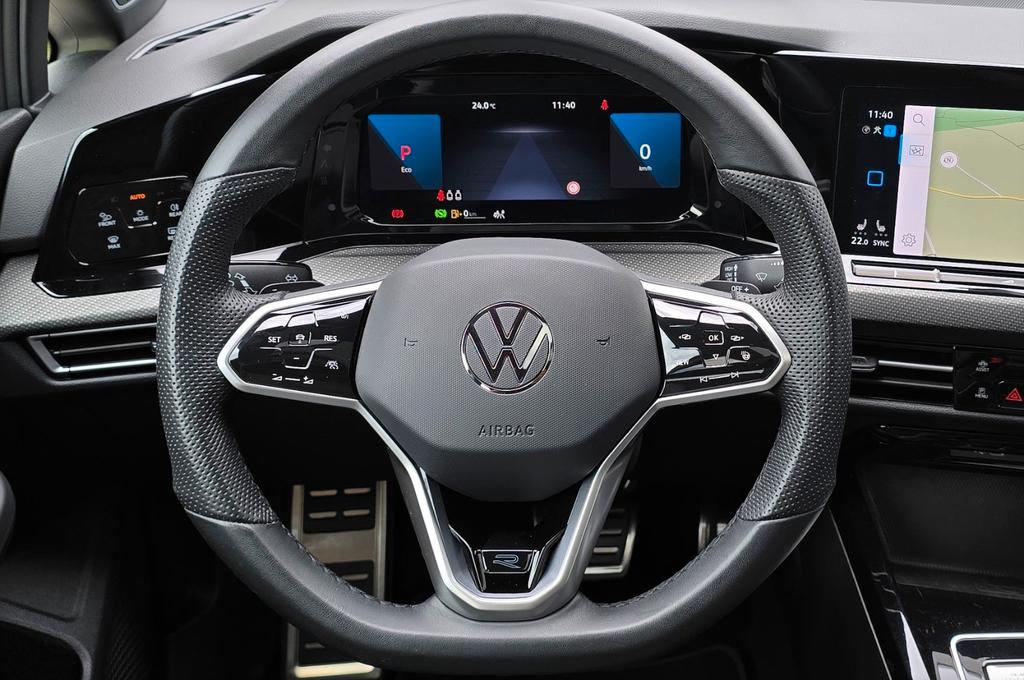 Volkswagen Golf 2024 г. Чёрный, пробег 45600 км