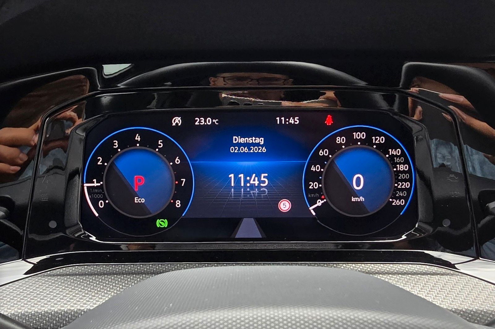 Volkswagen Golf 2024 г. Чёрный, пробег 45600 км