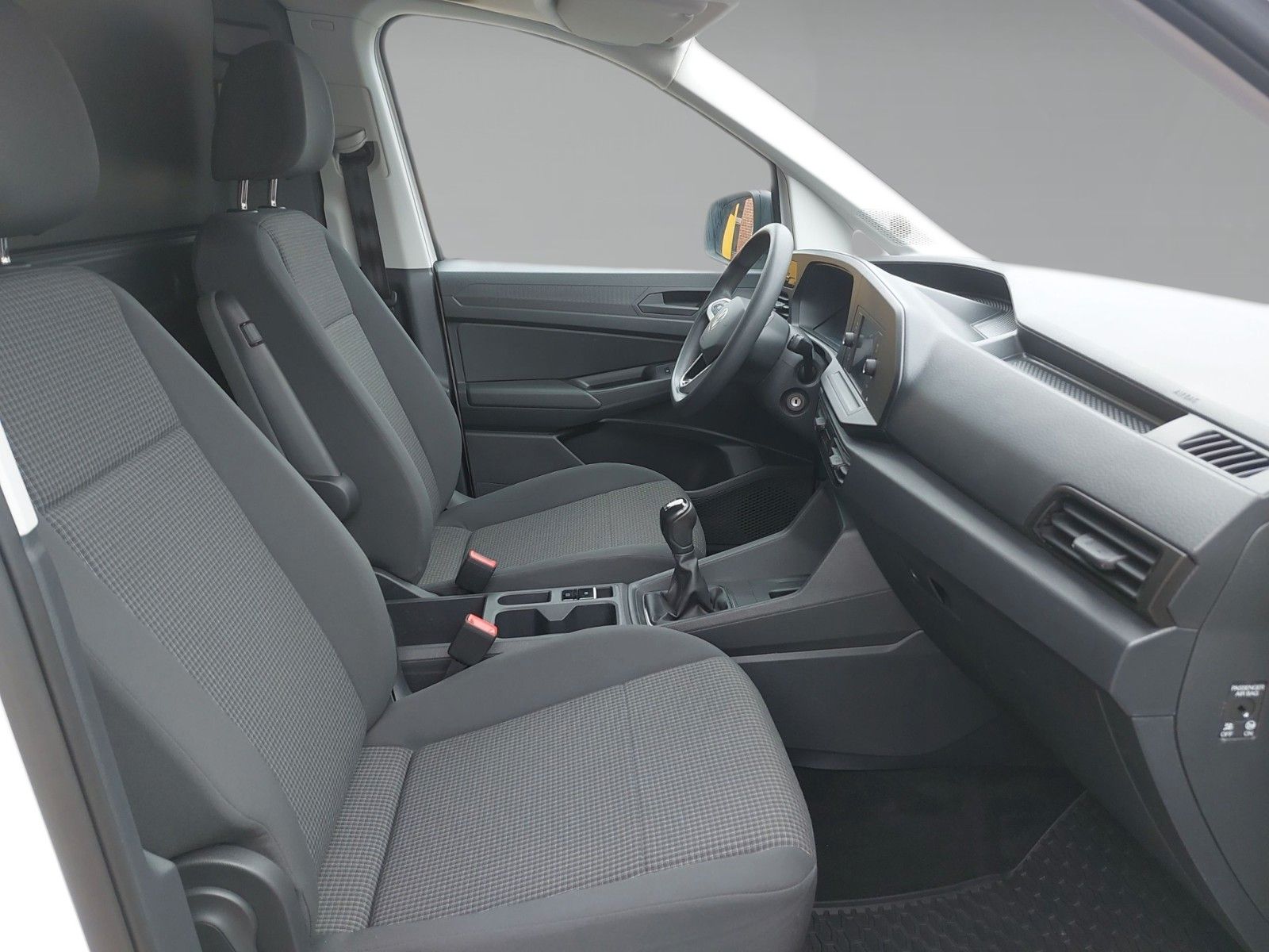 Volkswagen CADDY MAXI 2022 г. Белый, пробег 13937 км