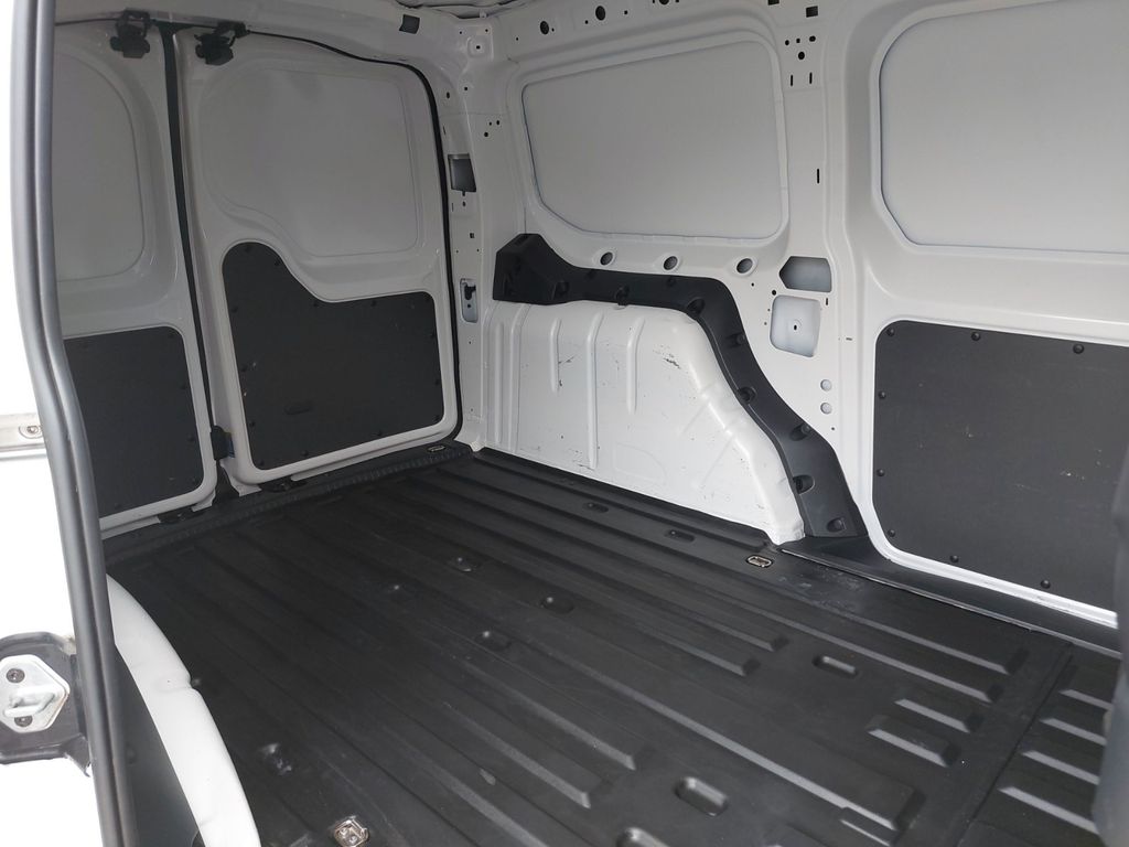 Volkswagen CADDY MAXI 2022 г. Белый, пробег 13937 км