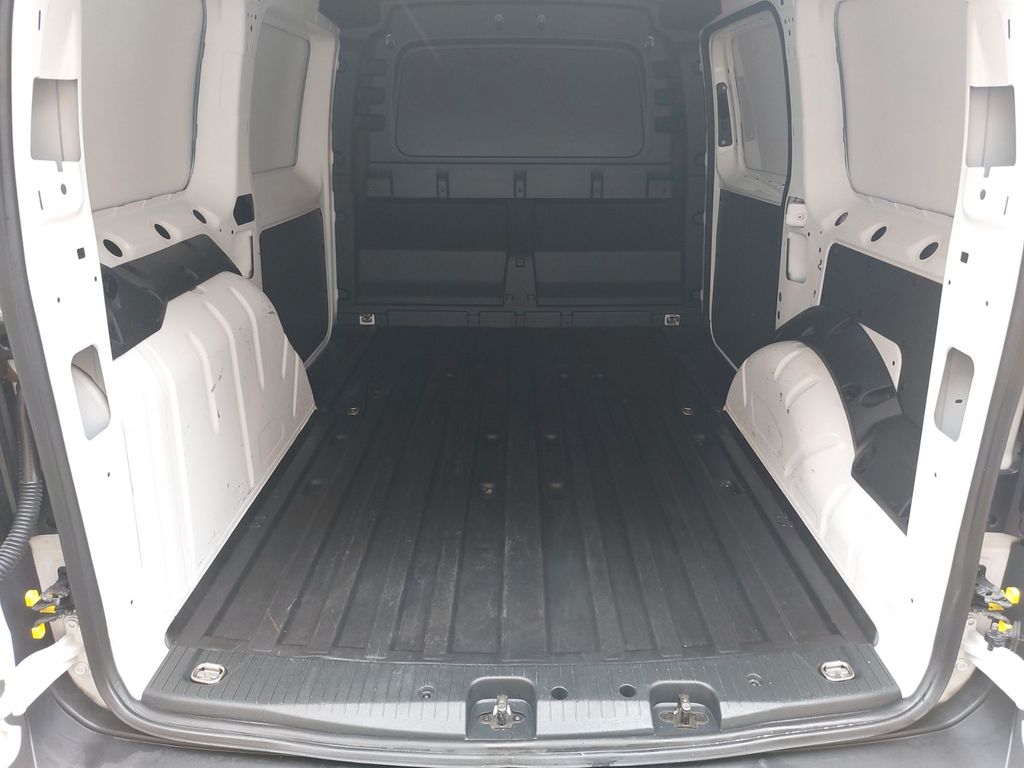 Volkswagen CADDY MAXI 2022 г. Белый, пробег 13937 км