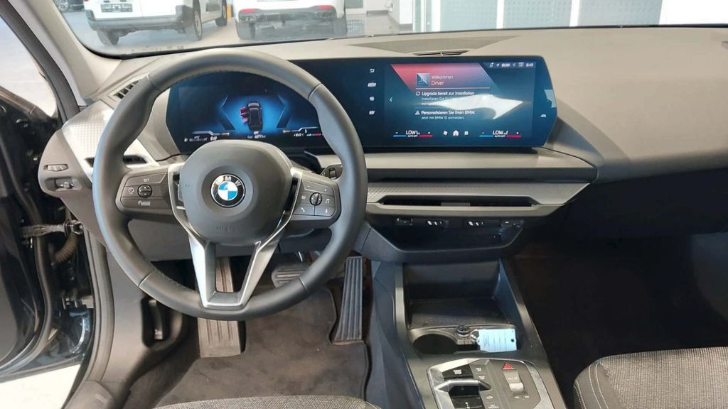 BMW 120 2025 г. Чёрный, пробег 46000 км
