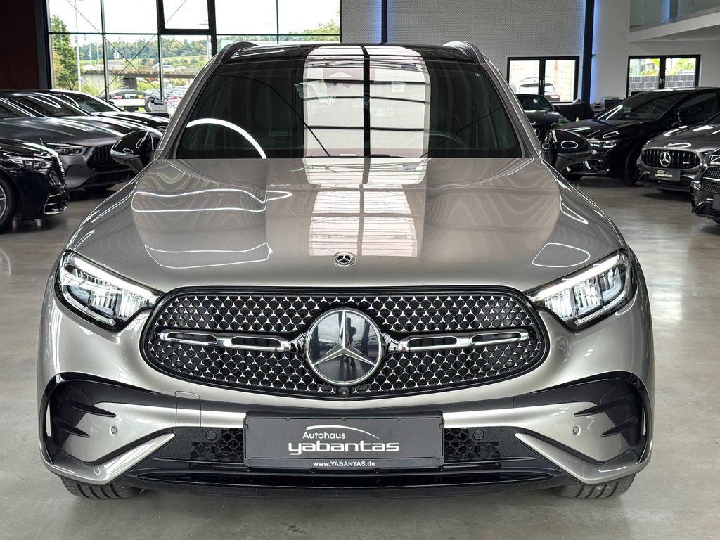 Mercedes-Benz GLC 300 2024 г. Серебристый, пробег 9900 км
