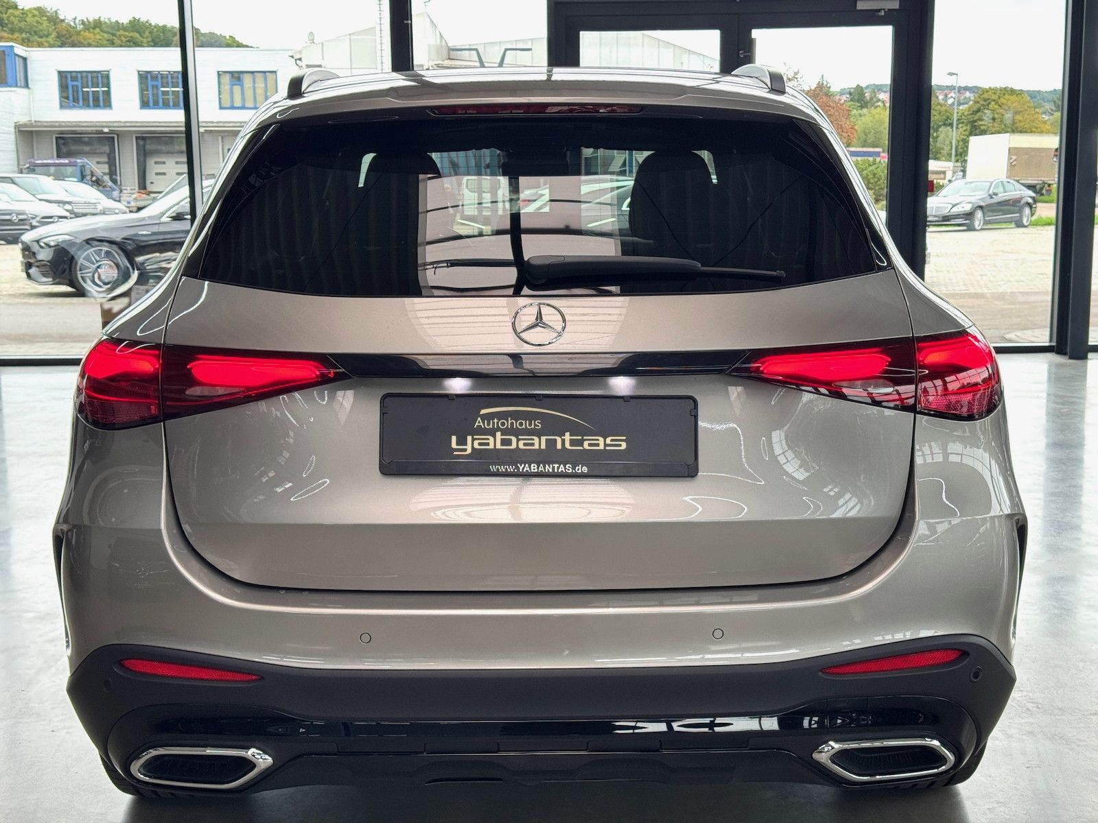 Mercedes-Benz GLC 300 2024 г. Серебристый, пробег 9900 км