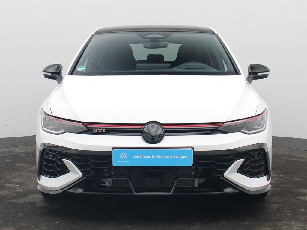 Volkswagen Golf 2026 г. Белый, пробег 8000 км