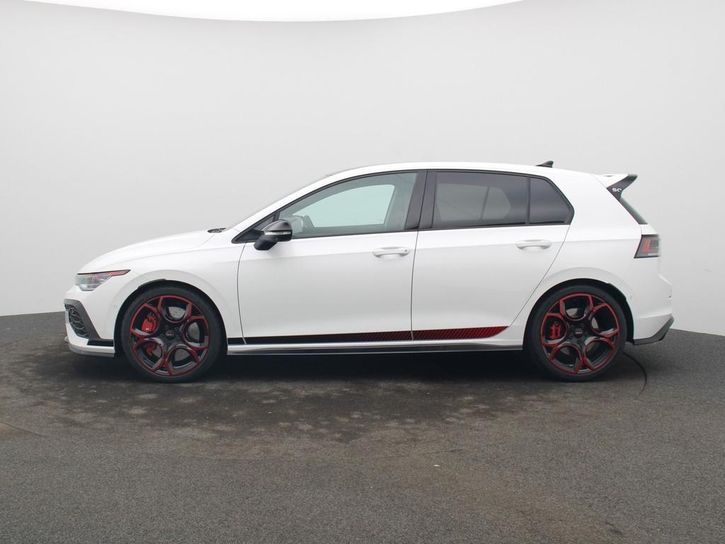 Volkswagen Golf 2026 г. Белый, пробег 8000 км