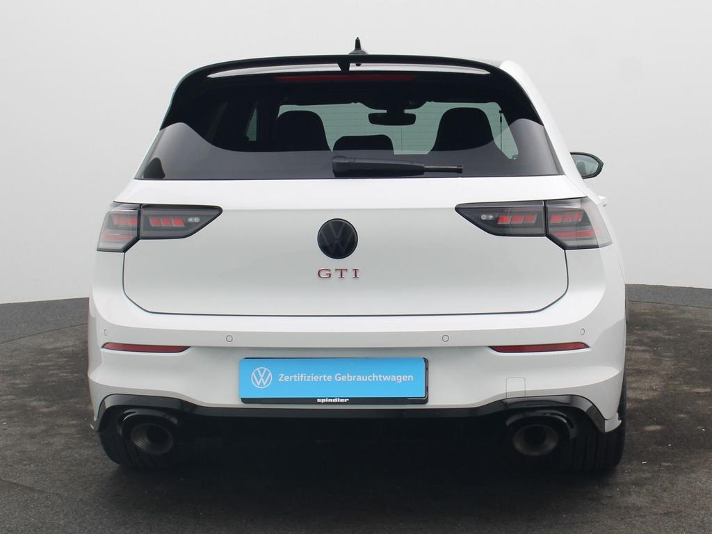 Volkswagen Golf 2026 г. Белый, пробег 8000 км