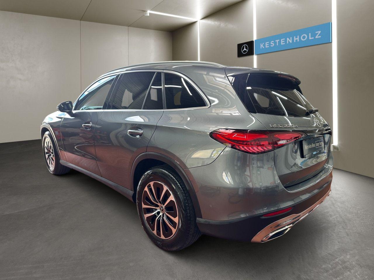 Mercedes-Benz GLC 220 2023 г. Серый, пробег 40557 км