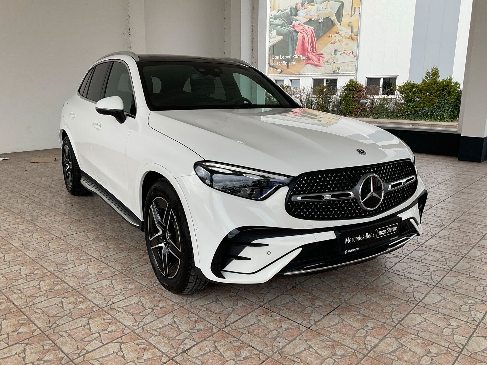 Mercedes-Benz GLC 200 2024 г. Белый, пробег 13257 км
