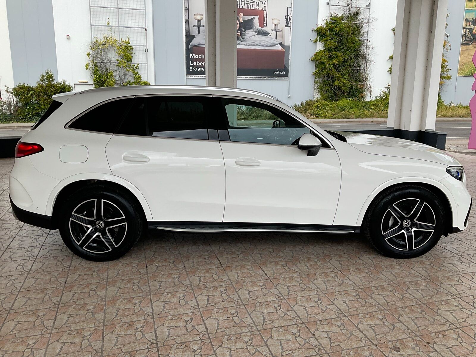 Mercedes-Benz GLC 200 2024 г. Белый, пробег 13257 км