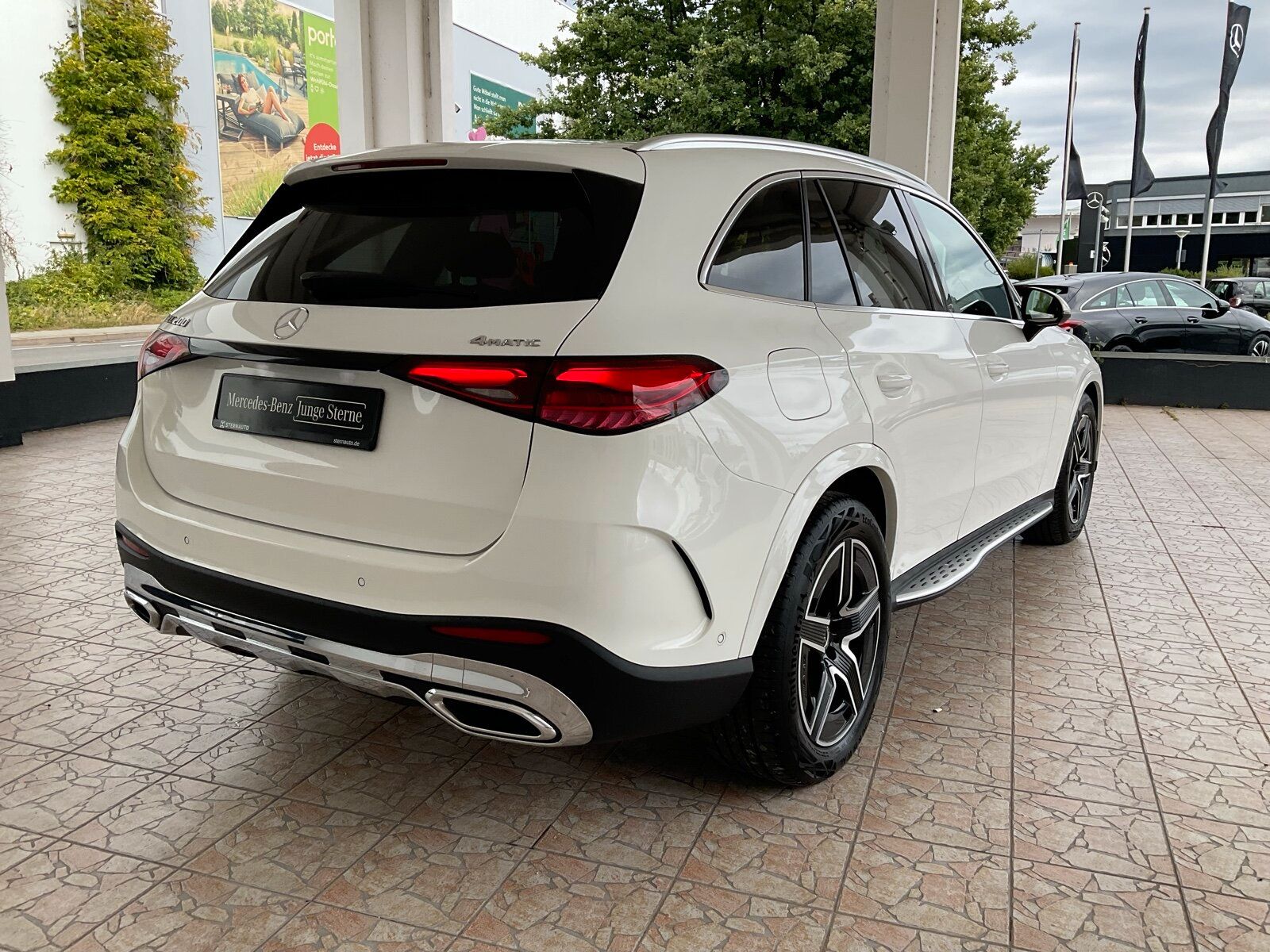 Mercedes-Benz GLC 200 2024 г. Белый, пробег 13257 км