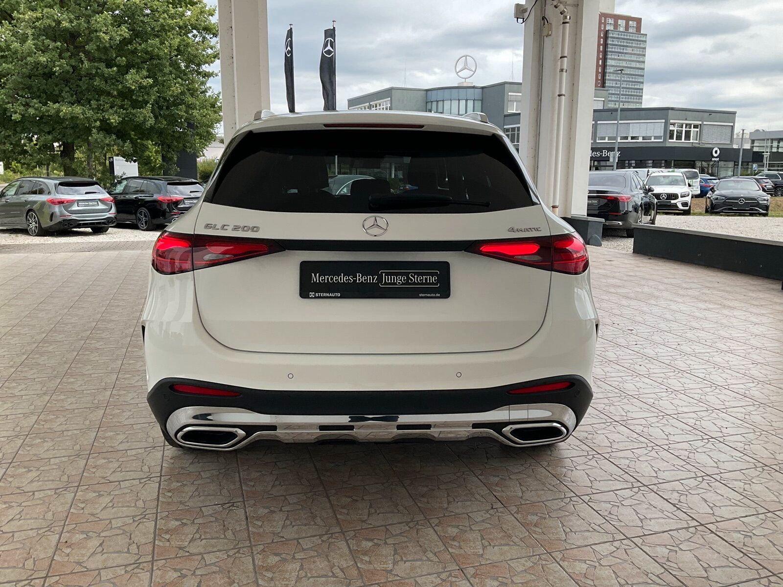 Mercedes-Benz GLC 200 2024 г. Белый, пробег 13257 км