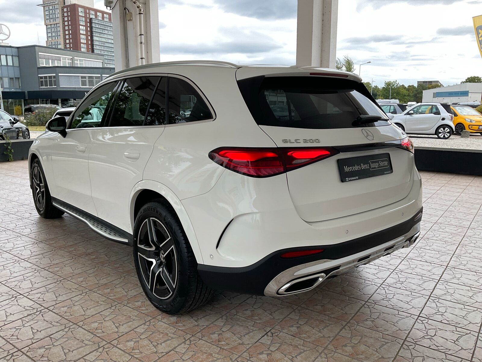 Mercedes-Benz GLC 200 2024 г. Белый, пробег 13257 км