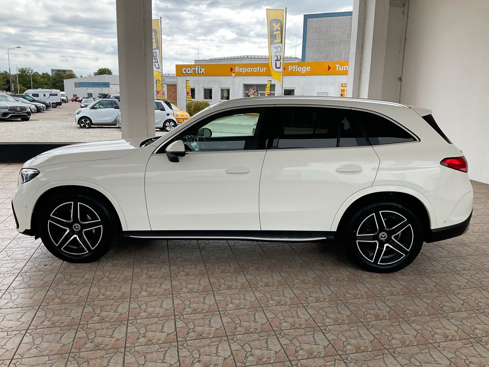 Mercedes-Benz GLC 200 2024 г. Белый, пробег 13257 км