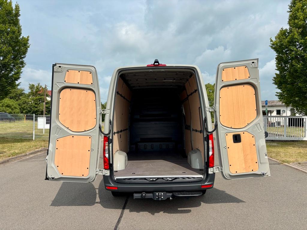 Mercedes-Benz SPRINTER 2025 г. Серый, пробег 28670 км