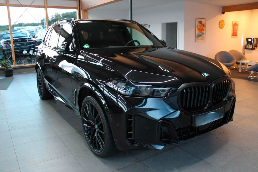 BMW X5 2024 г. Чёрный, пробег 33000 км