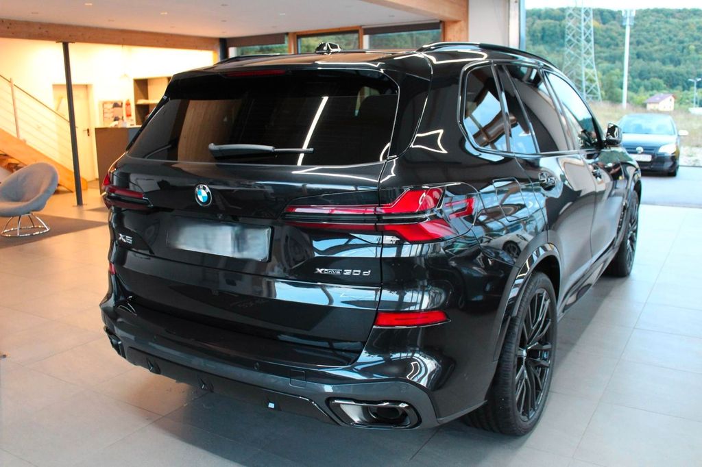 BMW X5 2024 г. Чёрный, пробег 33000 км