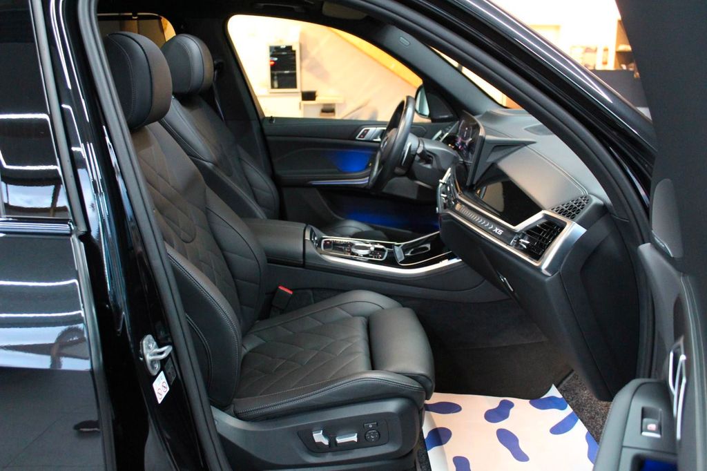 BMW X5 2024 г. Чёрный, пробег 33000 км
