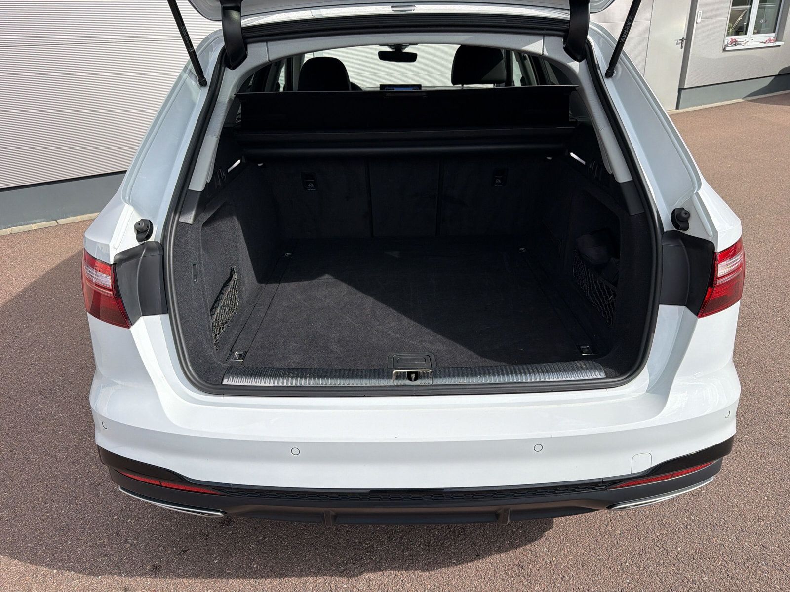 Audi A4 2023 г. Белый, пробег 59326 км