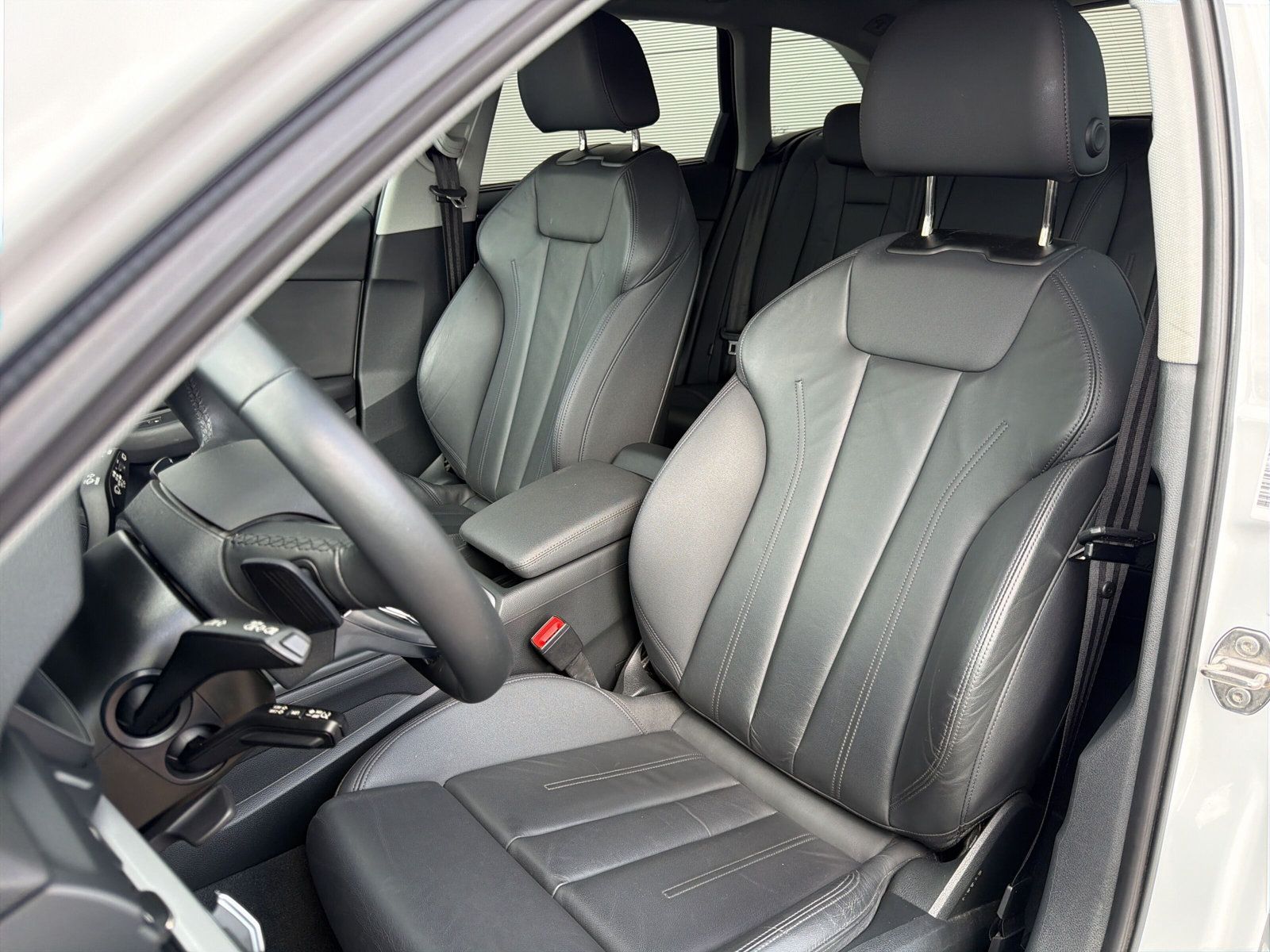 Audi A4 2023 г. Белый, пробег 59326 км