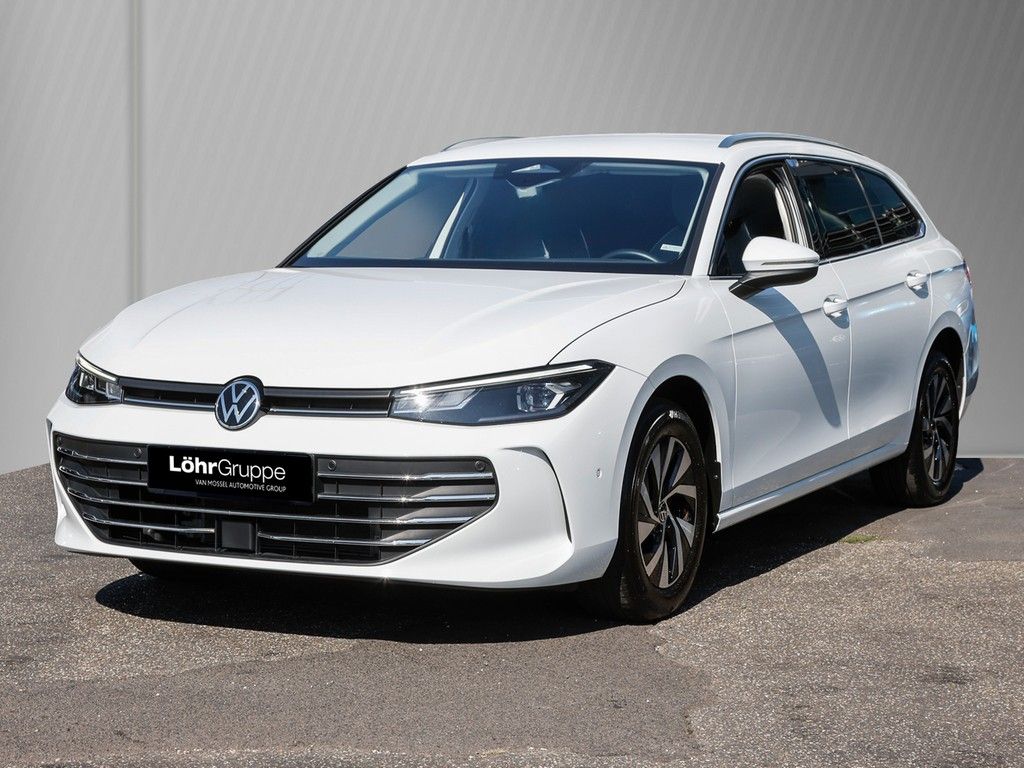 Volkswagen PASSAT VARIANT 2024 г. Белый, пробег 41600 км