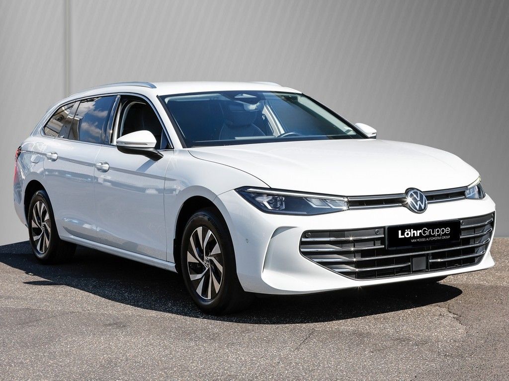 Volkswagen PASSAT VARIANT 2024 г. Белый, пробег 41600 км
