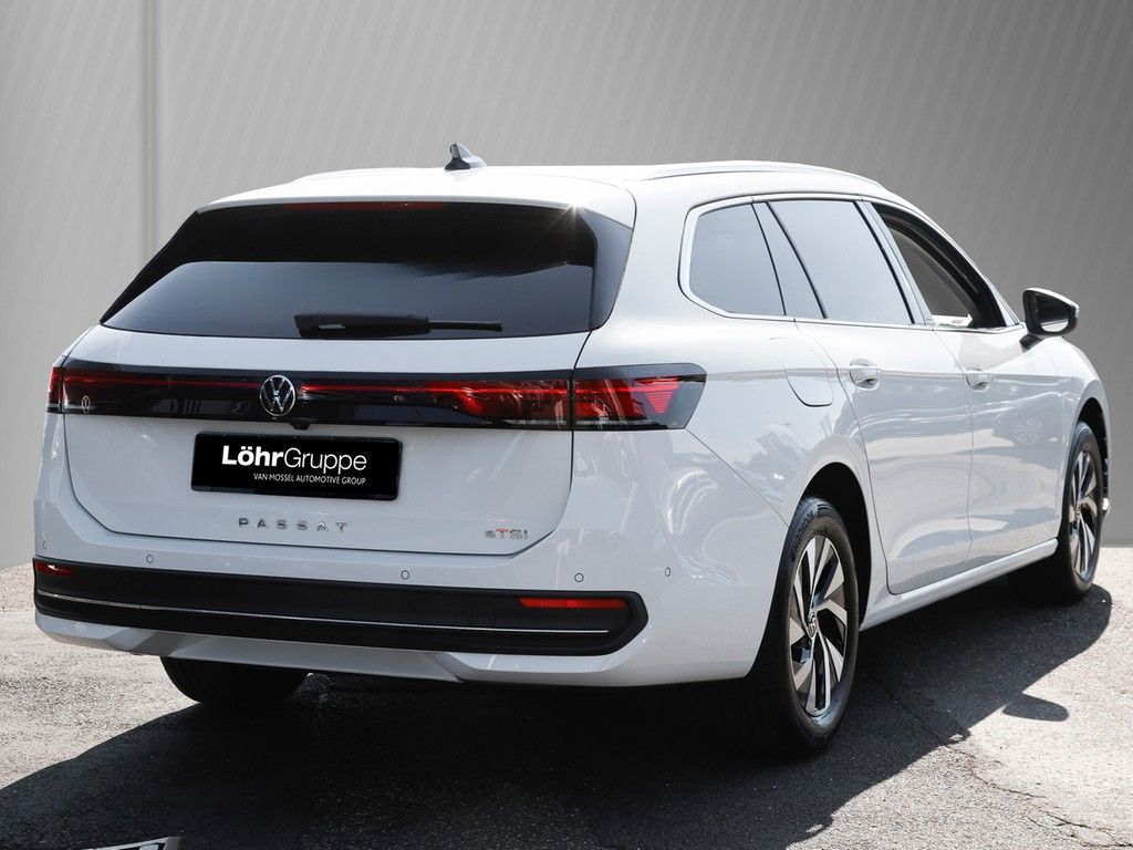 Volkswagen PASSAT VARIANT 2024 г. Белый, пробег 41600 км