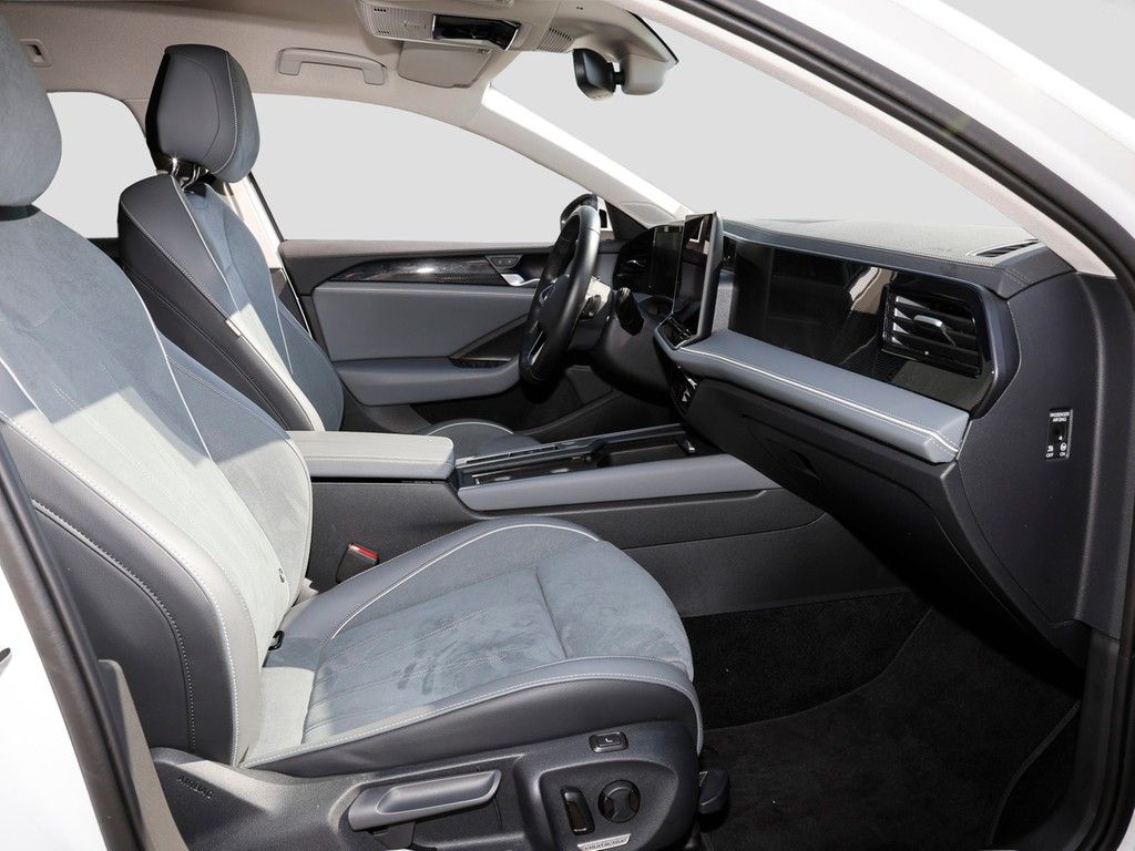Volkswagen PASSAT VARIANT 2024 г. Белый, пробег 41600 км