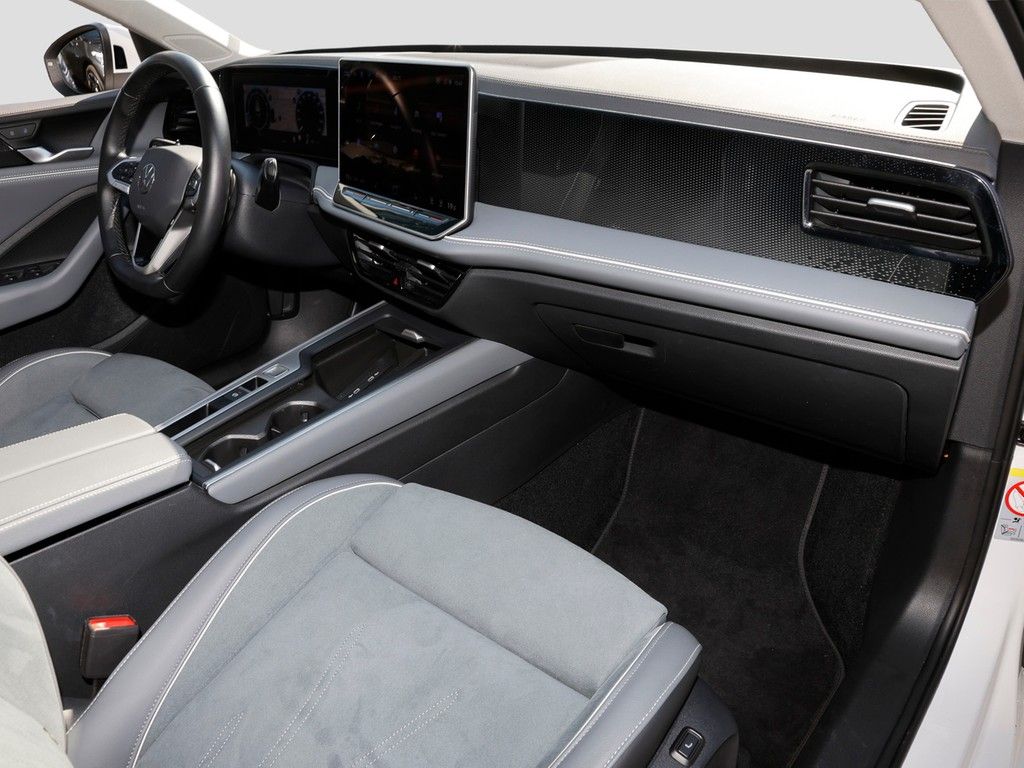 Volkswagen PASSAT VARIANT 2024 г. Белый, пробег 41600 км
