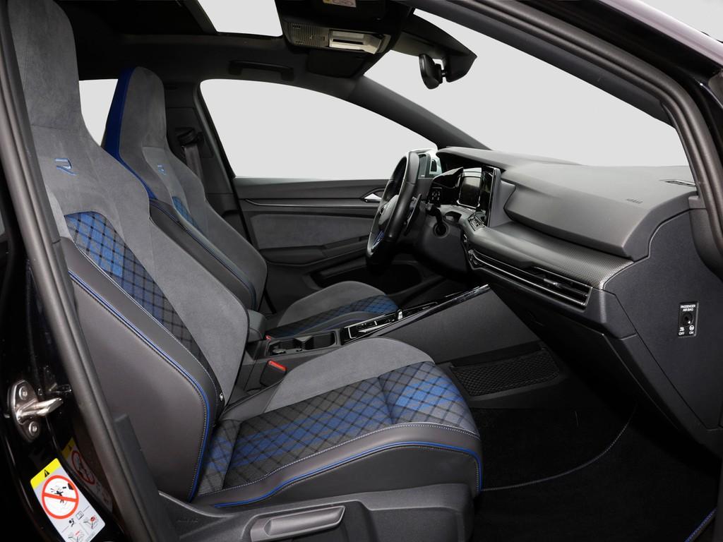 Volkswagen Golf 2023 г. Чёрный, пробег 41163 км