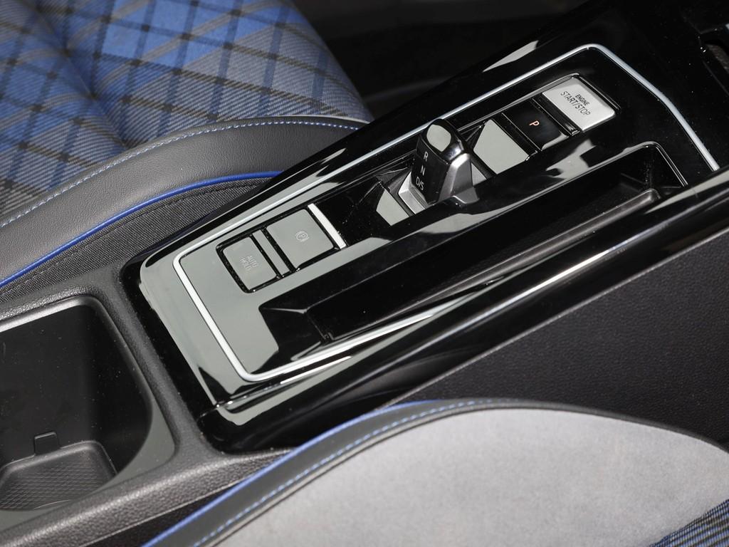 Volkswagen Golf 2023 г. Чёрный, пробег 41163 км
