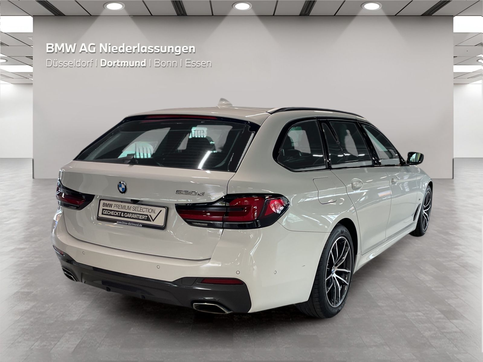 BMW 530 2023 г. Белый, пробег 20370 км