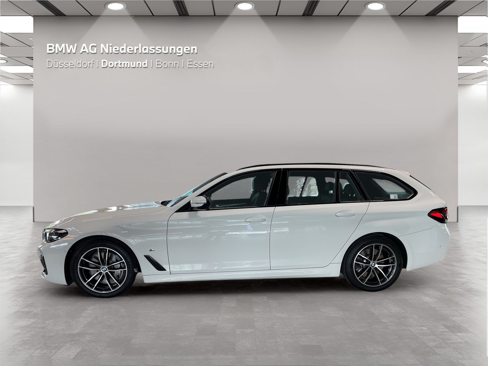 BMW 530 2023 г. Белый, пробег 20370 км