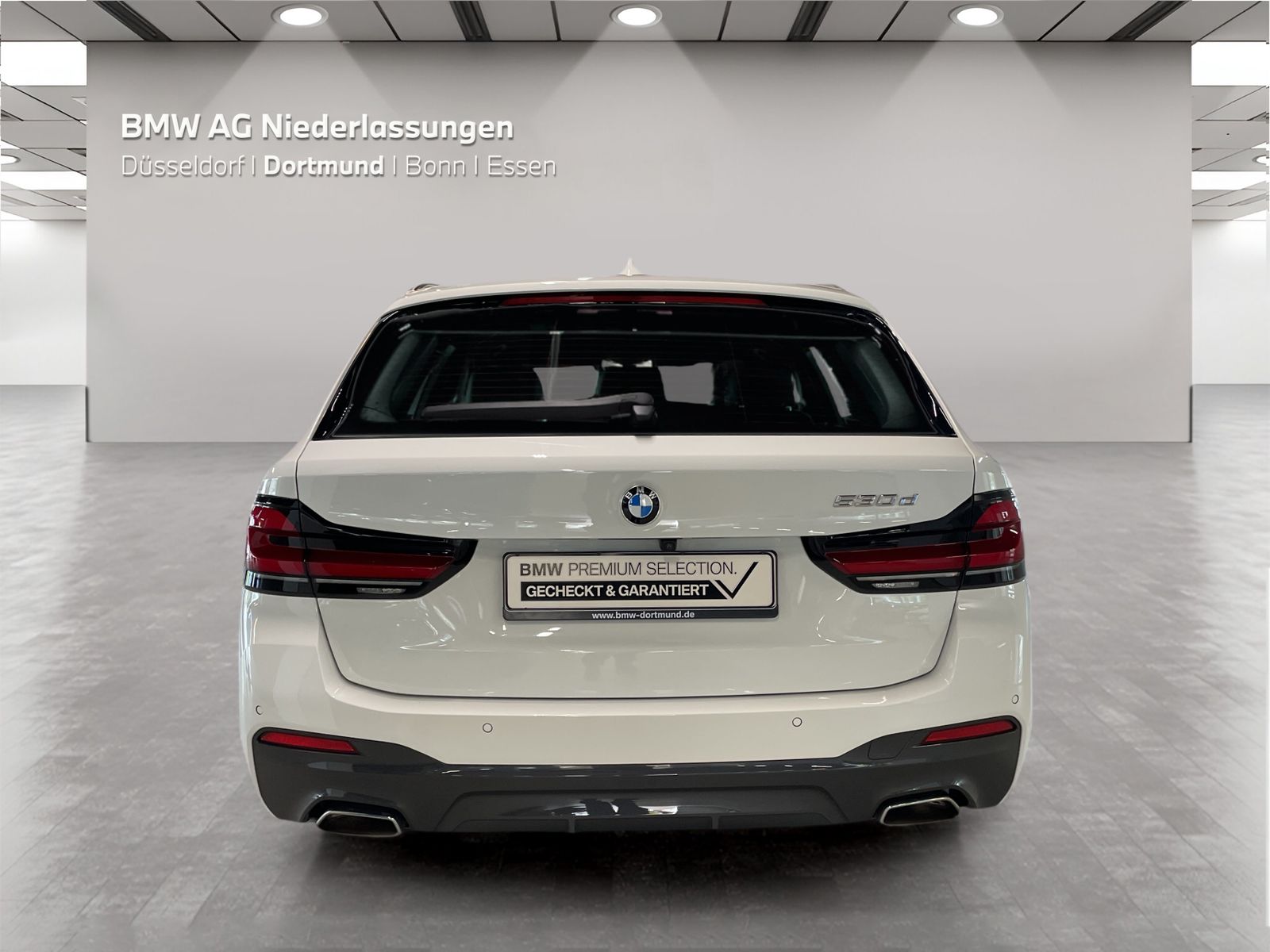 BMW 530 2023 г. Белый, пробег 20370 км