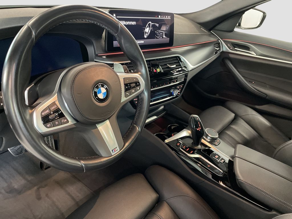 BMW 530 2023 г. Белый, пробег 20370 км