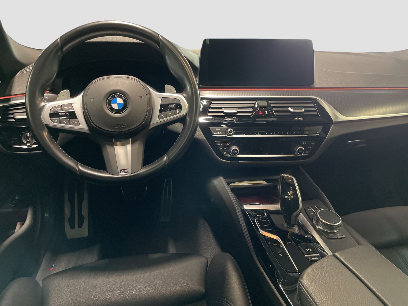 BMW 530 2023 г. Белый, пробег 20370 км