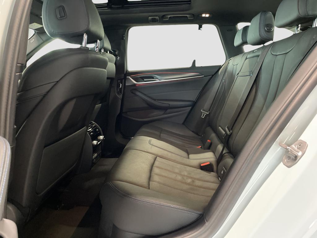 BMW 530 2023 г. Белый, пробег 20370 км