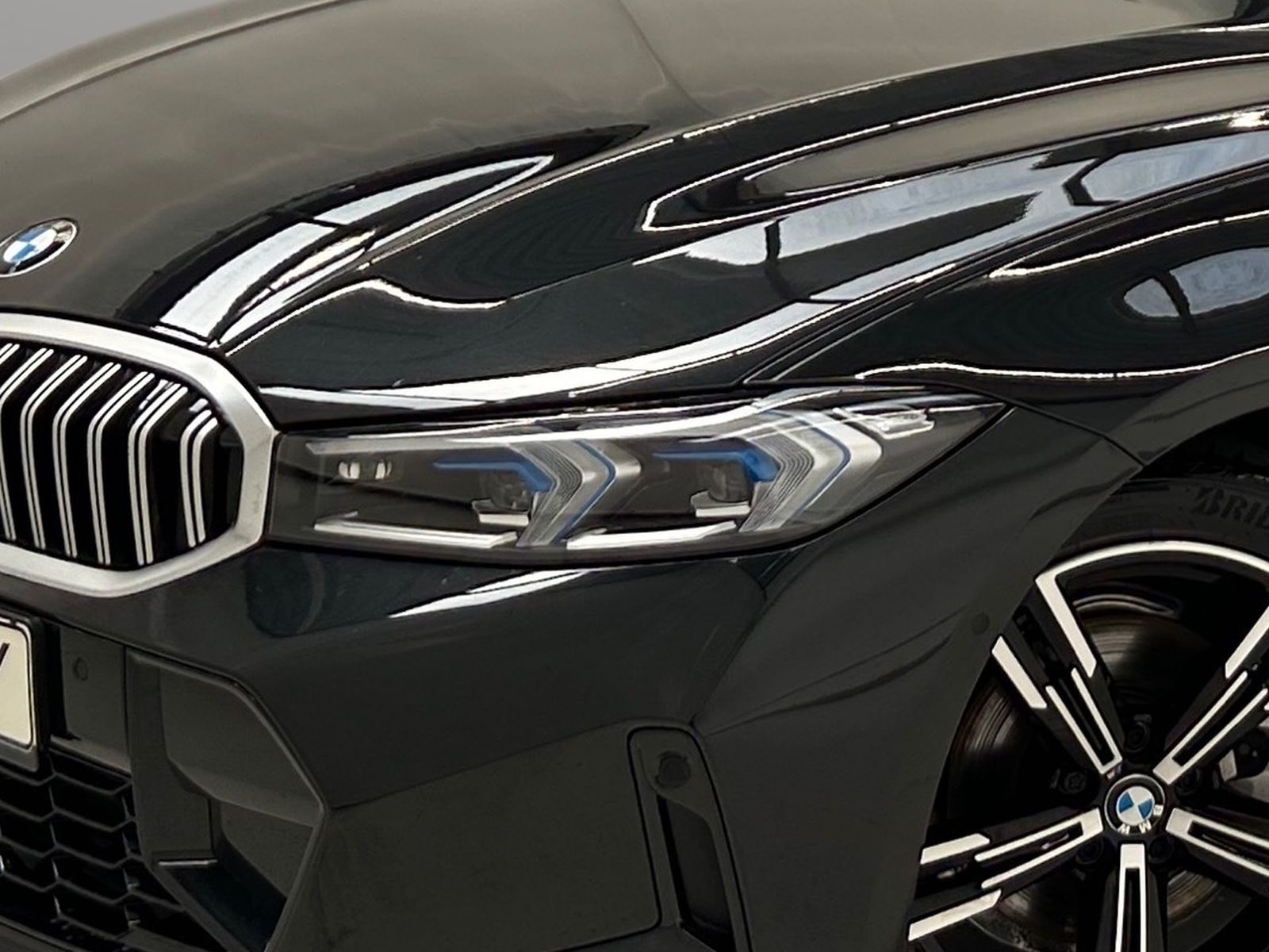 BMW 320 2025 г. Чёрный, пробег 24285 км