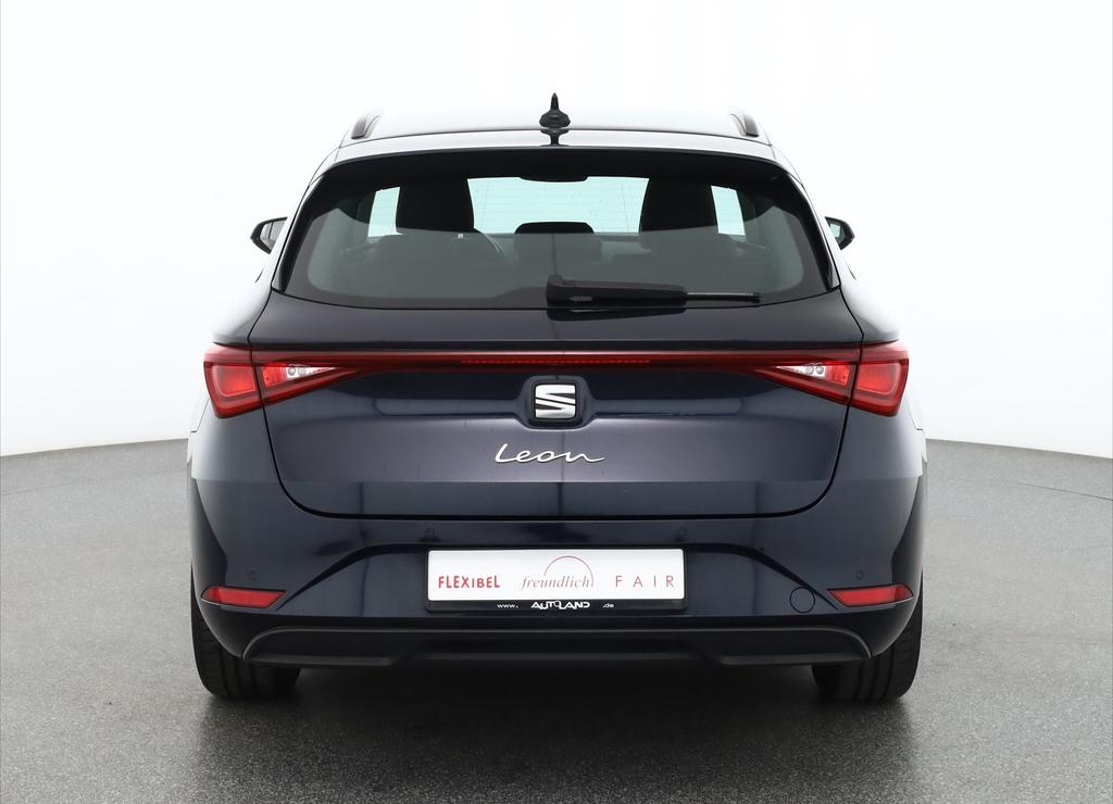 SEAT Leon 2022 г. Синий, пробег 39859 км