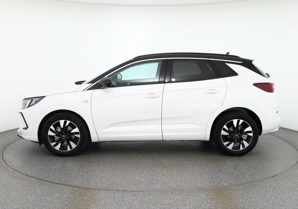 Opel GRANDLAND (X) 2023 г. Белый, пробег 42971 км