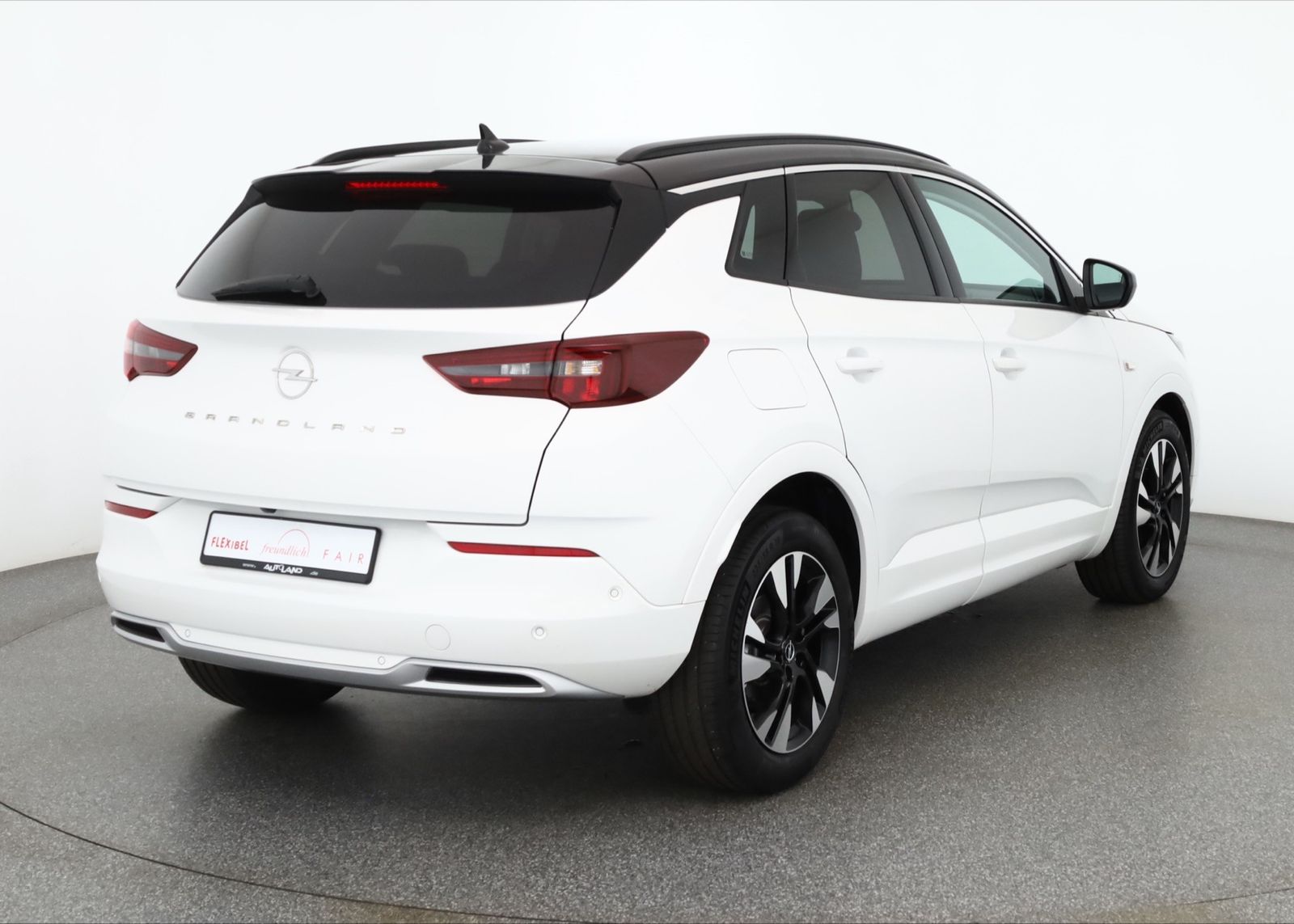 Opel GRANDLAND (X) 2023 г. Белый, пробег 42971 км