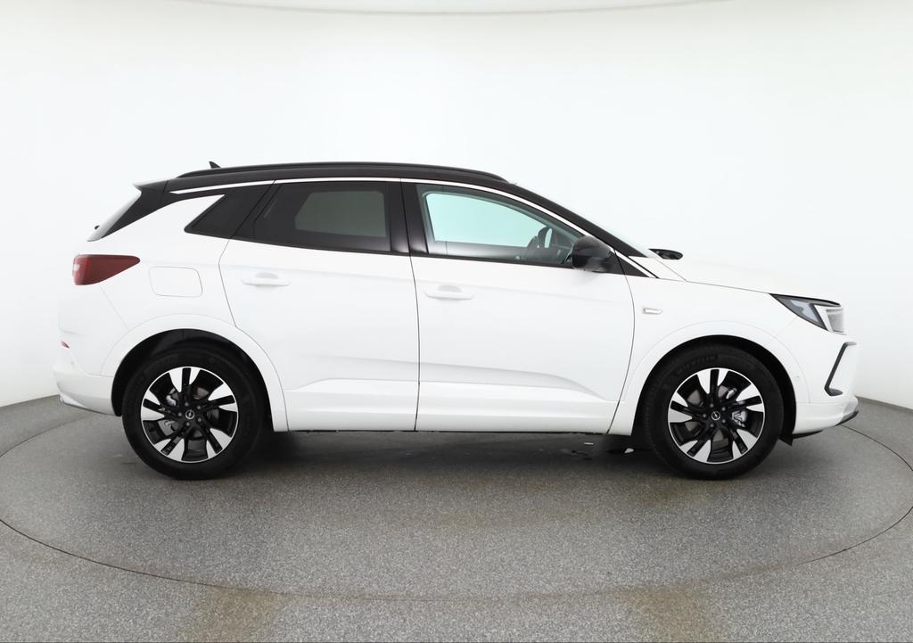 Opel GRANDLAND (X) 2023 г. Белый, пробег 42971 км