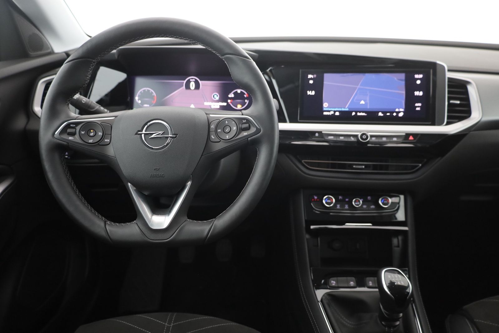 Opel GRANDLAND (X) 2023 г. Белый, пробег 42971 км